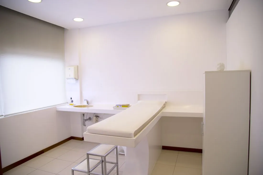 Thiết bị pha chế và nội thất là khoản chính