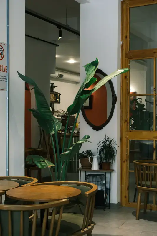 Bố trí bàn ghế sáng tạo cho quán cafe nhỏ